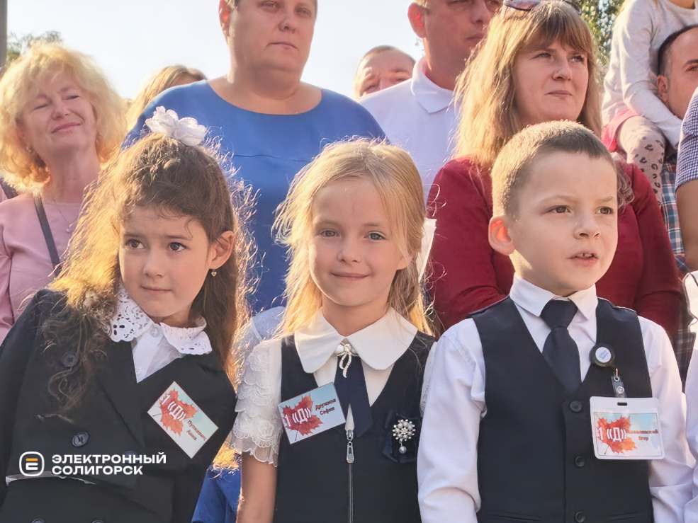 Торжественная линейка в сш 3 Солигорска