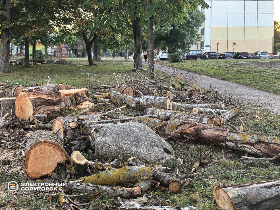 Сквер на улице Ленинского Комсомола в Солигорске