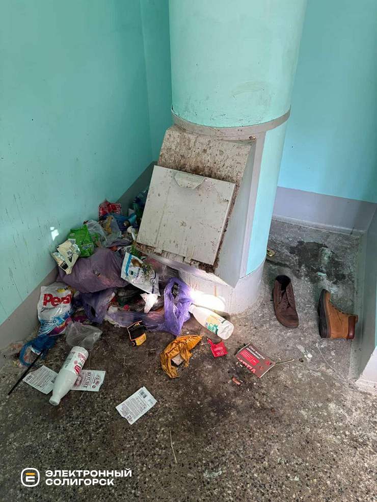 мусор на лестничной клетке