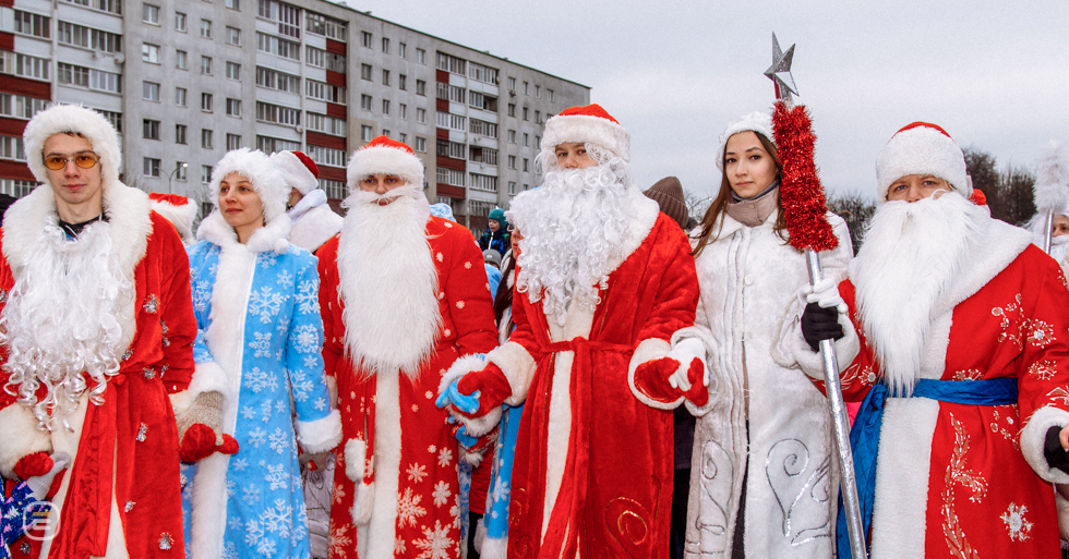 Парад Дедов Морозов в Солигорске