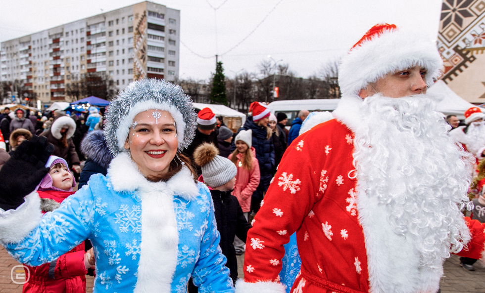Парад Дедов Морозов в Солигорске