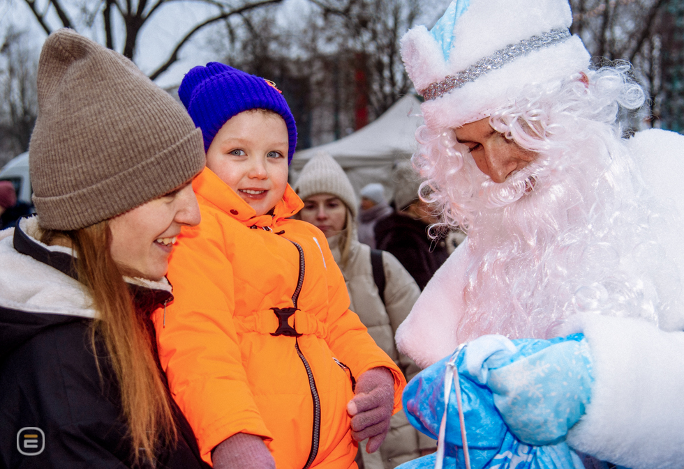 Парад Дедов Морозов в Солигорске