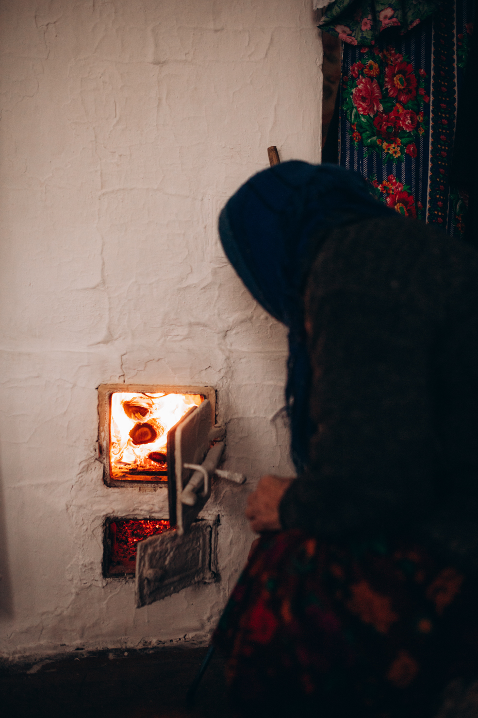 Фотосессия маленькой солигорчанки Сафины с прабабушкой Ниной Ильиничной