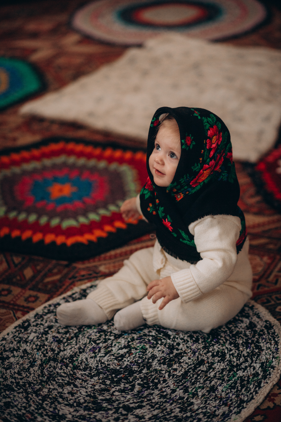 Фотосессия маленькой солигорчанки Сафины с прабабушкой Ниной Ильиничной