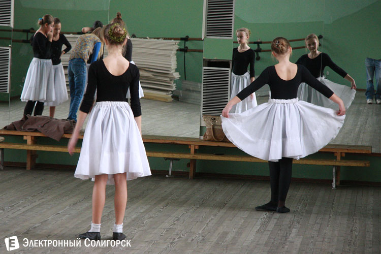 образцовый ансамбль"Искорка"